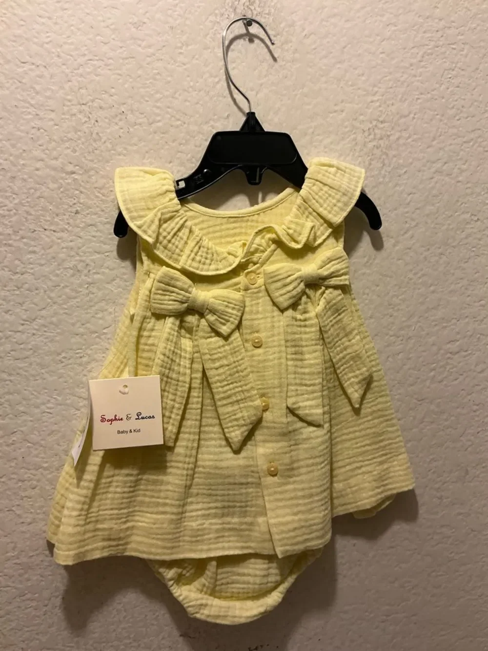 Sophie & Lucas pale yellow
